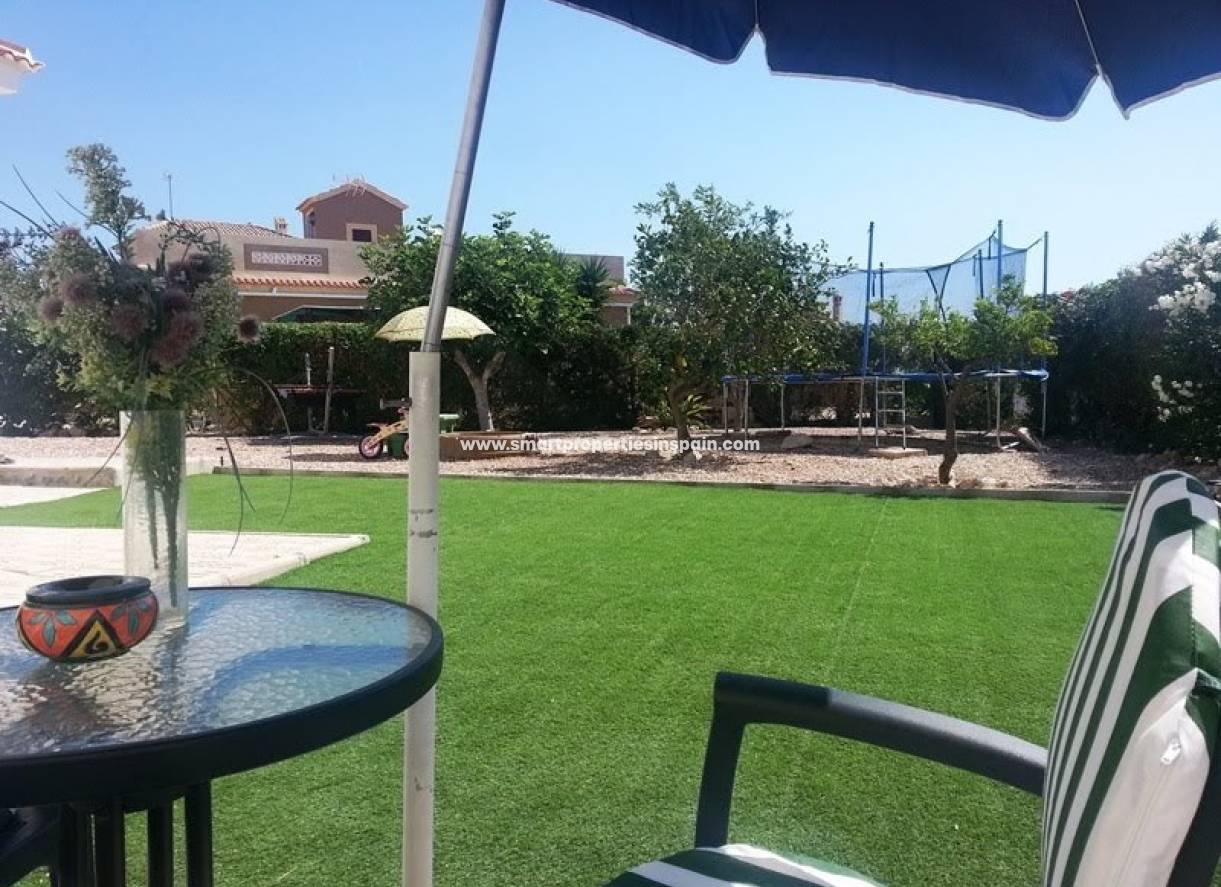Wederverkoop - Detached Villa - La Marina - Urbanización La Marina