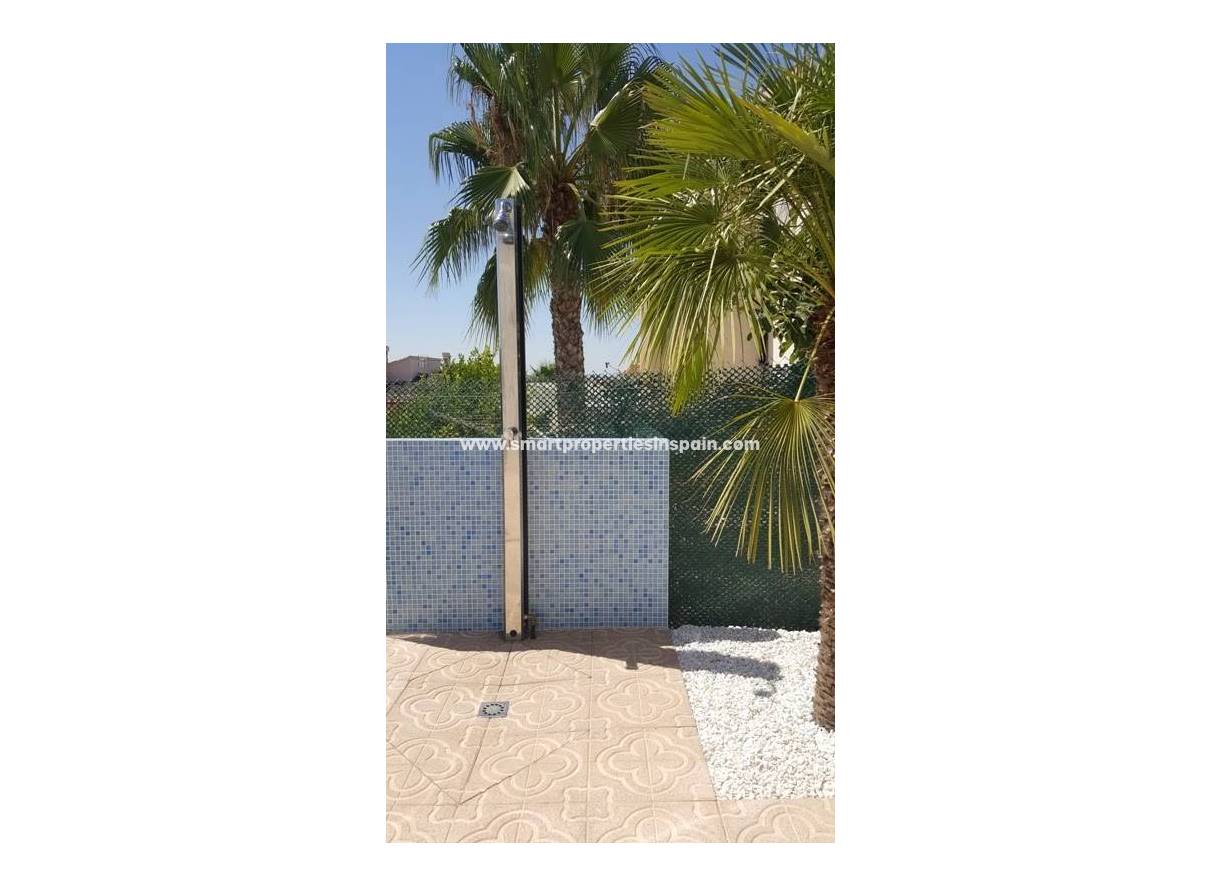 Wederverkoop - Detached Villa - La Marina - Urbanización La Marina
