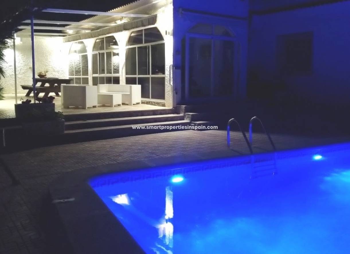 Wederverkoop - Detached Villa - La Marina - Urbanización La Marina
