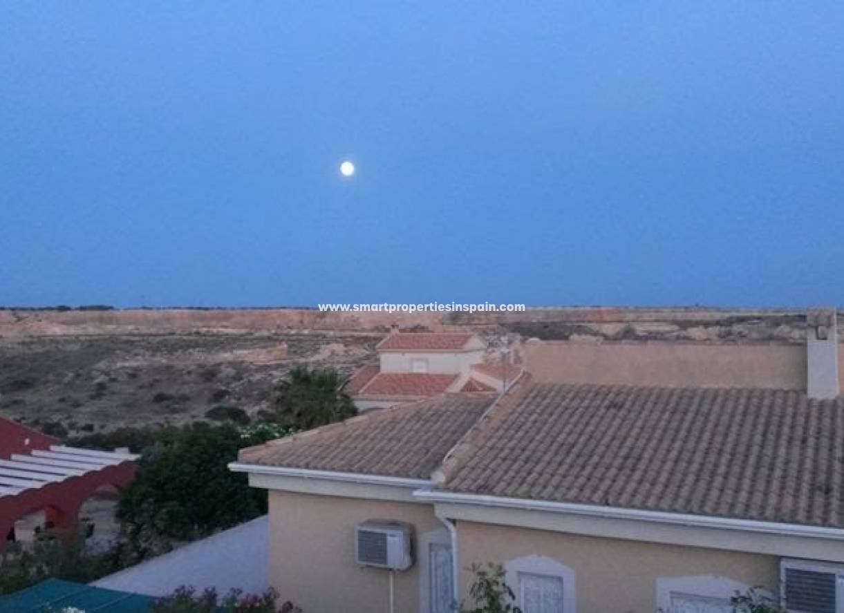 Wederverkoop - Detached Villa - La Marina - Urbanización La Marina