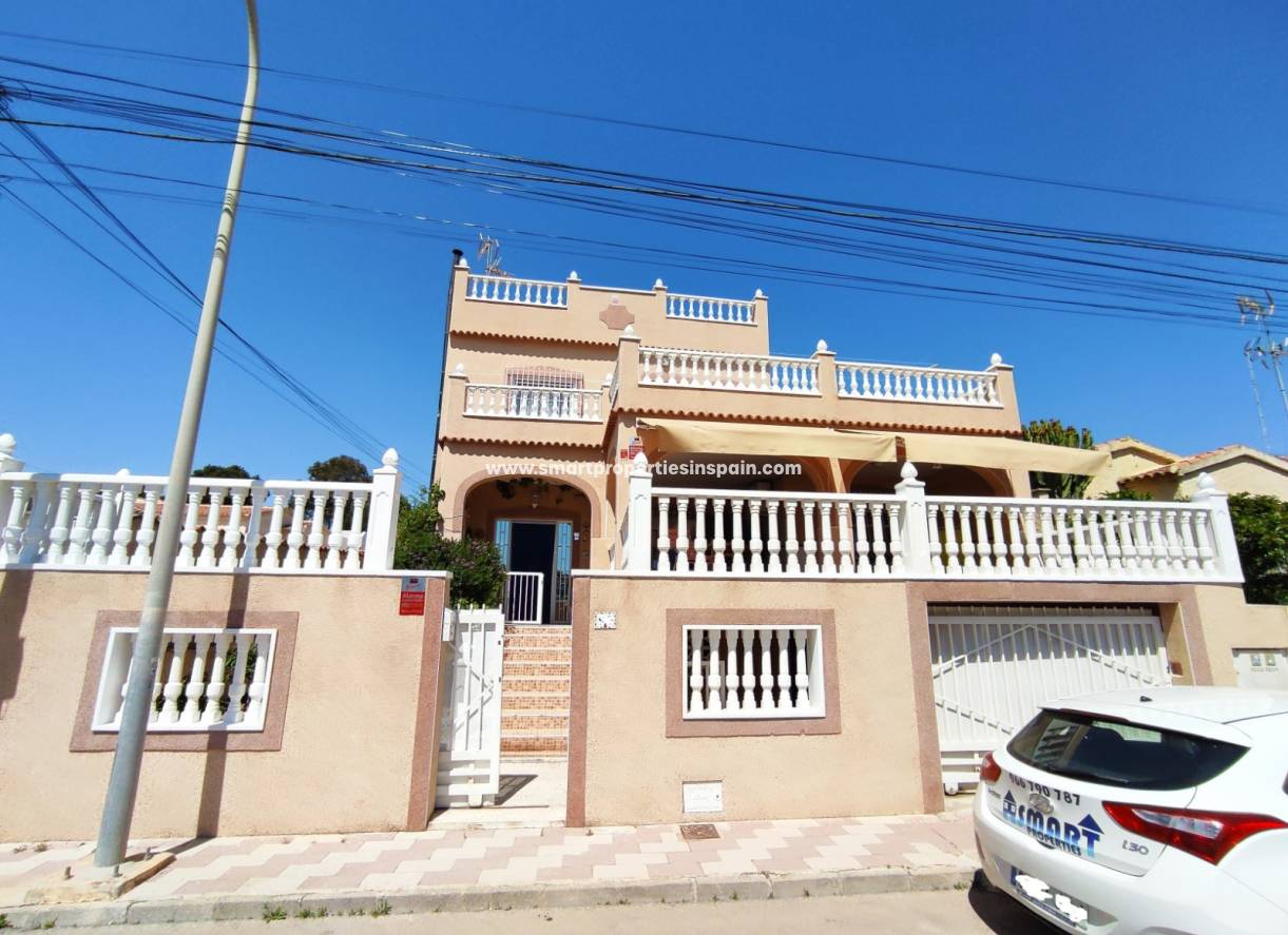 Wederverkoop - Detached Villa - La Marina - Urbanización La Marina