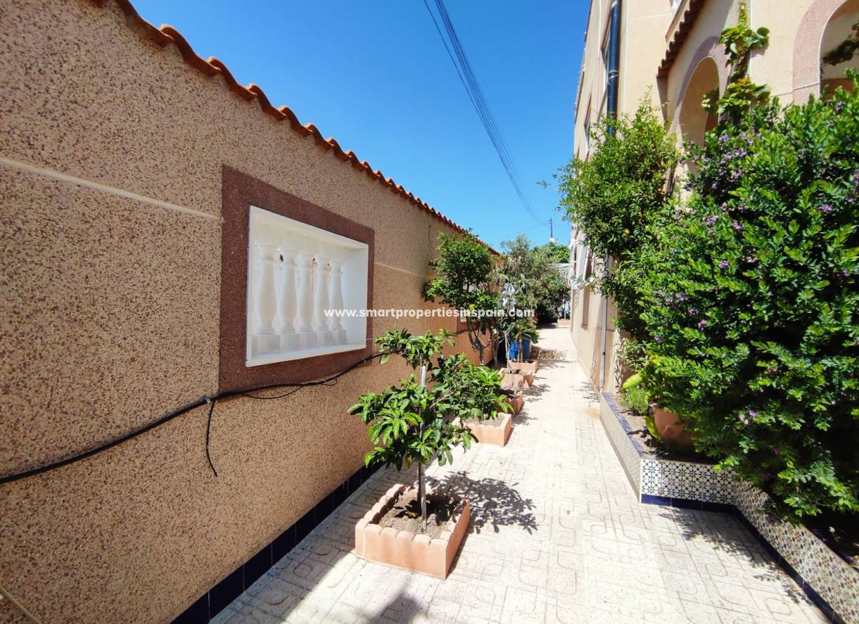 Wederverkoop - Detached Villa - La Marina - Urbanización La Marina