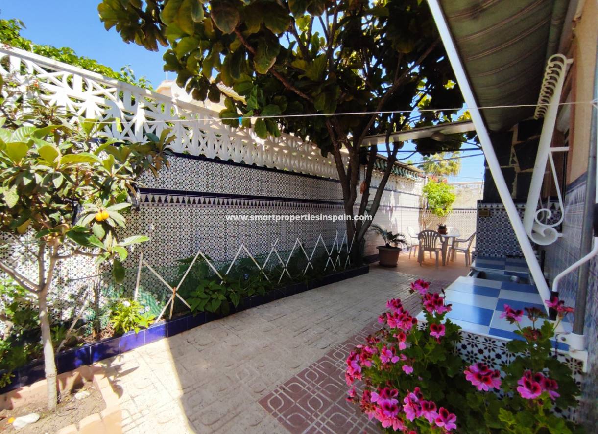Wederverkoop - Detached Villa - La Marina - Urbanización La Marina