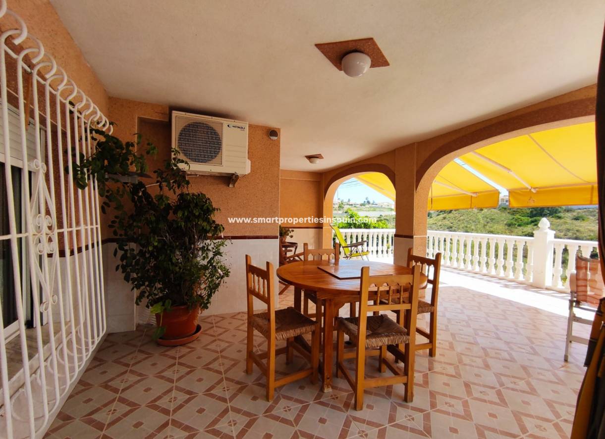 Wederverkoop - Detached Villa - La Marina - Urbanización La Marina