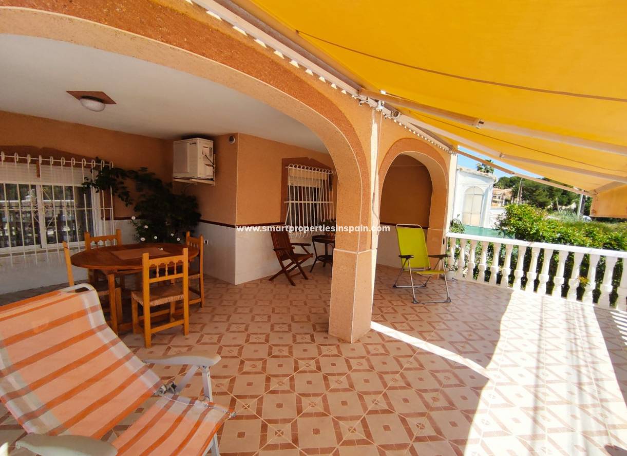 Wederverkoop - Detached Villa - La Marina - Urbanización La Marina
