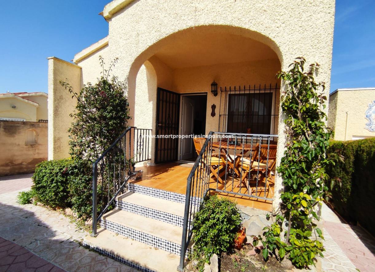 Wederverkoop - Detached Villa - La Marina - Urbanización La Marina
