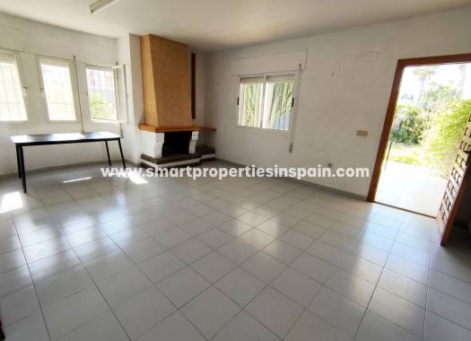 Wederverkoop - Detached Villa - La Marina - Urbanización La Marina