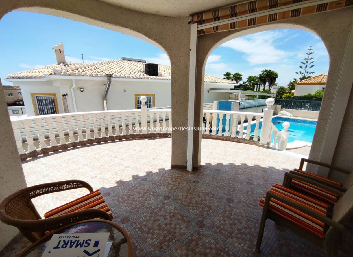 Wederverkoop - Detached Villa - La Marina - Urbanización La Marina