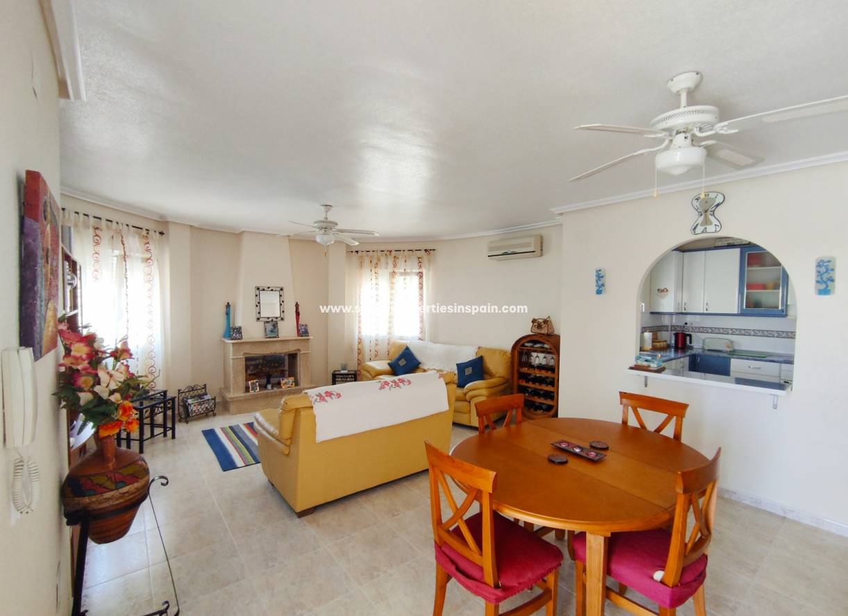 Wederverkoop - Detached Villa - La Marina - Urbanización La Marina