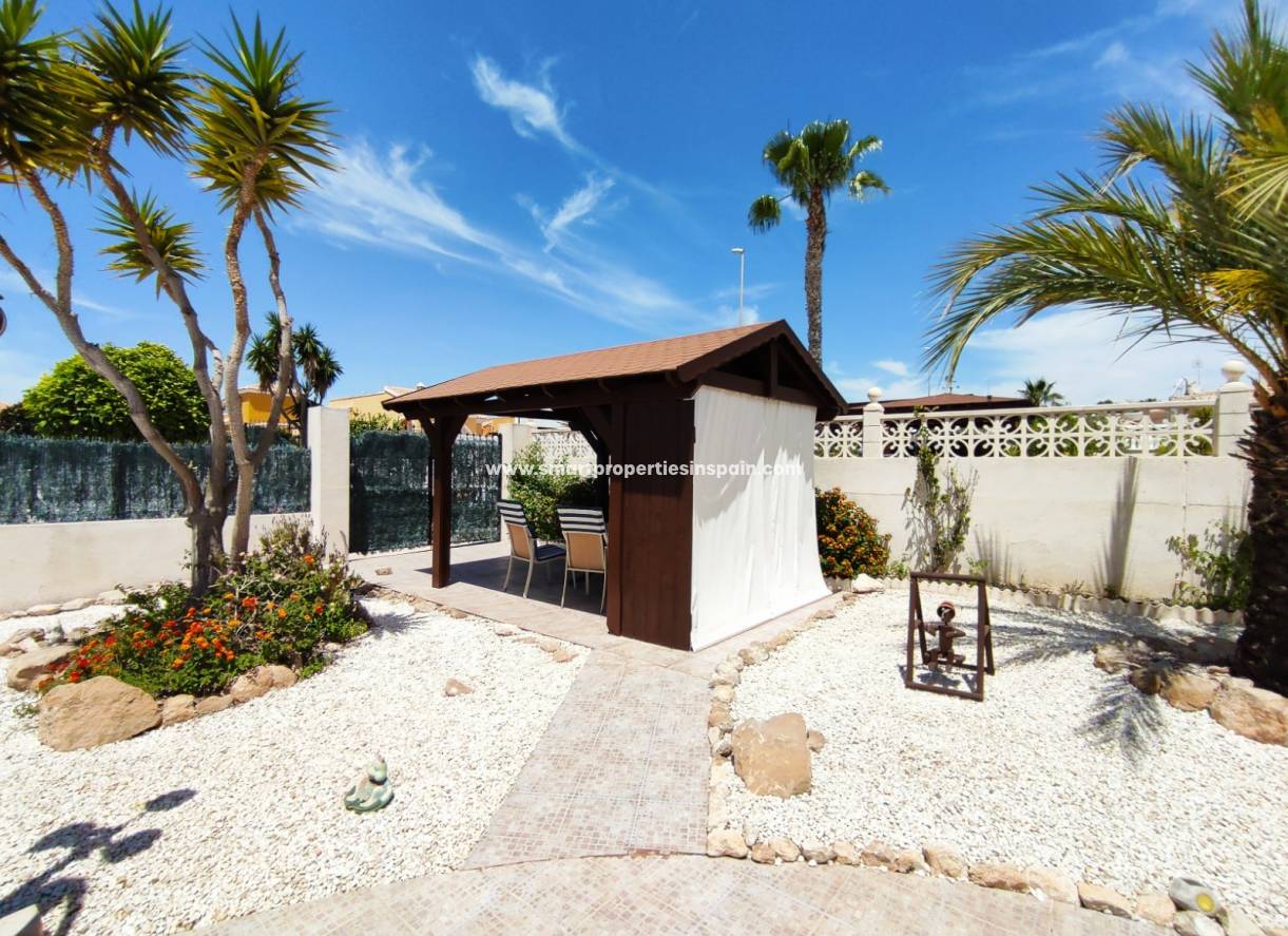 Wederverkoop - Detached Villa - La Marina - Urbanización La Marina