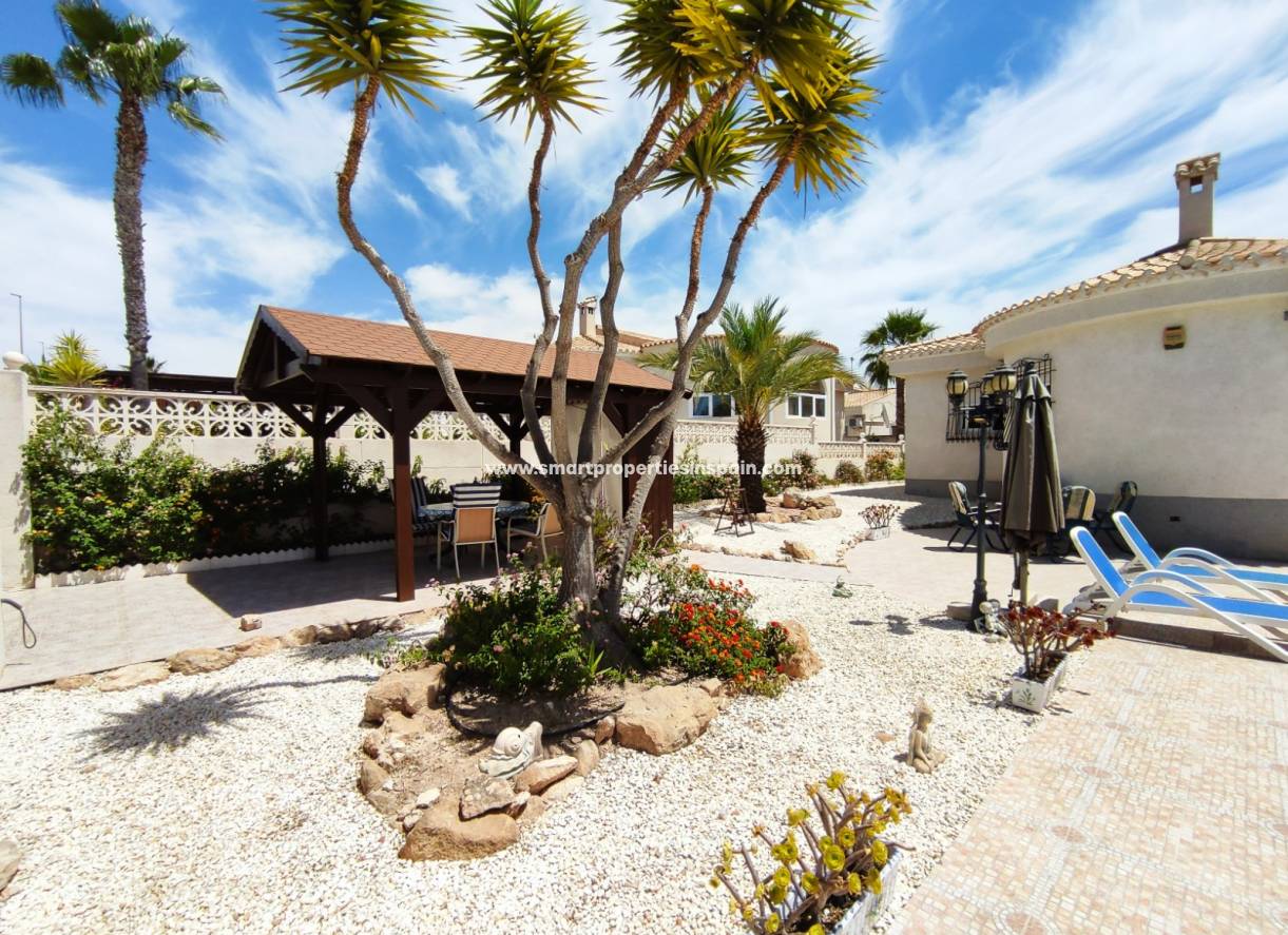 Wederverkoop - Detached Villa - La Marina - Urbanización La Marina
