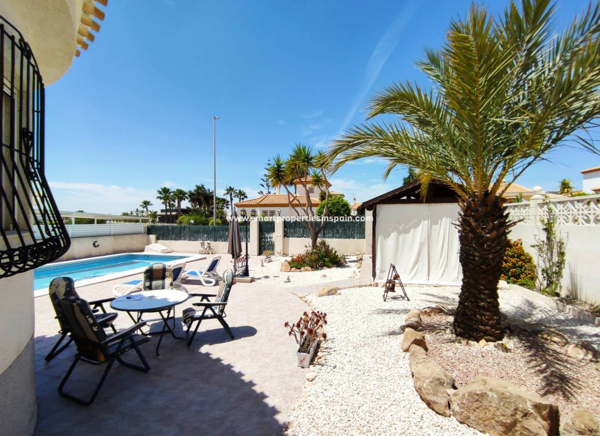 Wederverkoop - Detached Villa - La Marina - Urbanización La Marina