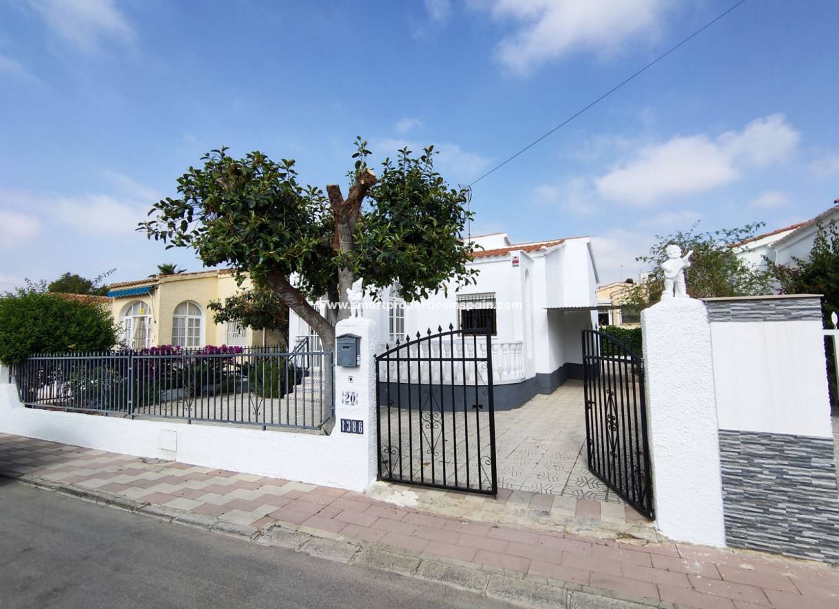 Wederverkoop - Detached Villa - La Marina - Urbanización La Marina
