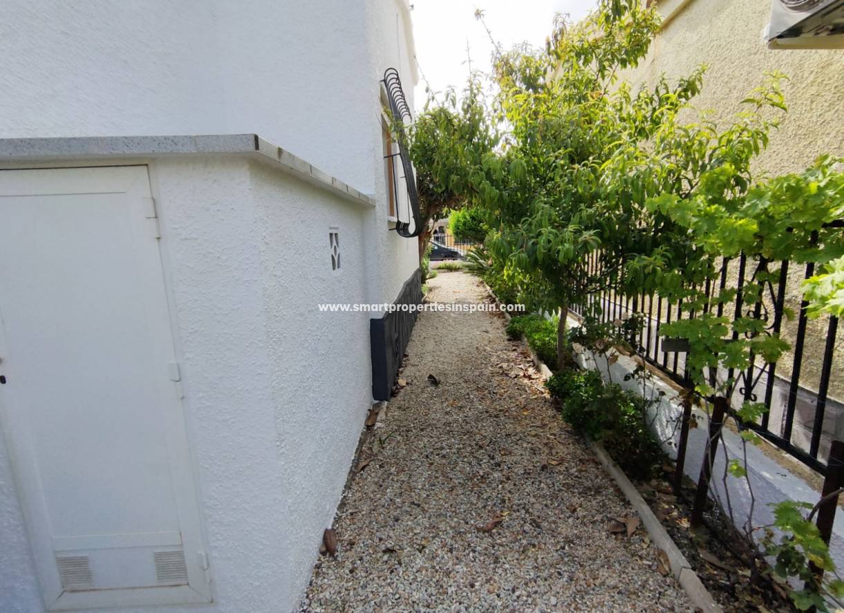 Wederverkoop - Detached Villa - La Marina - Urbanización La Marina