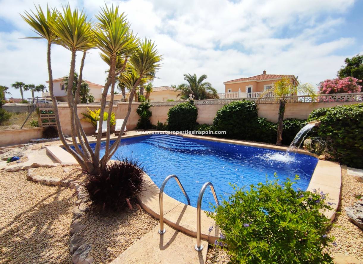 Wederverkoop - Detached Villa - La Marina - Urbanización La Marina