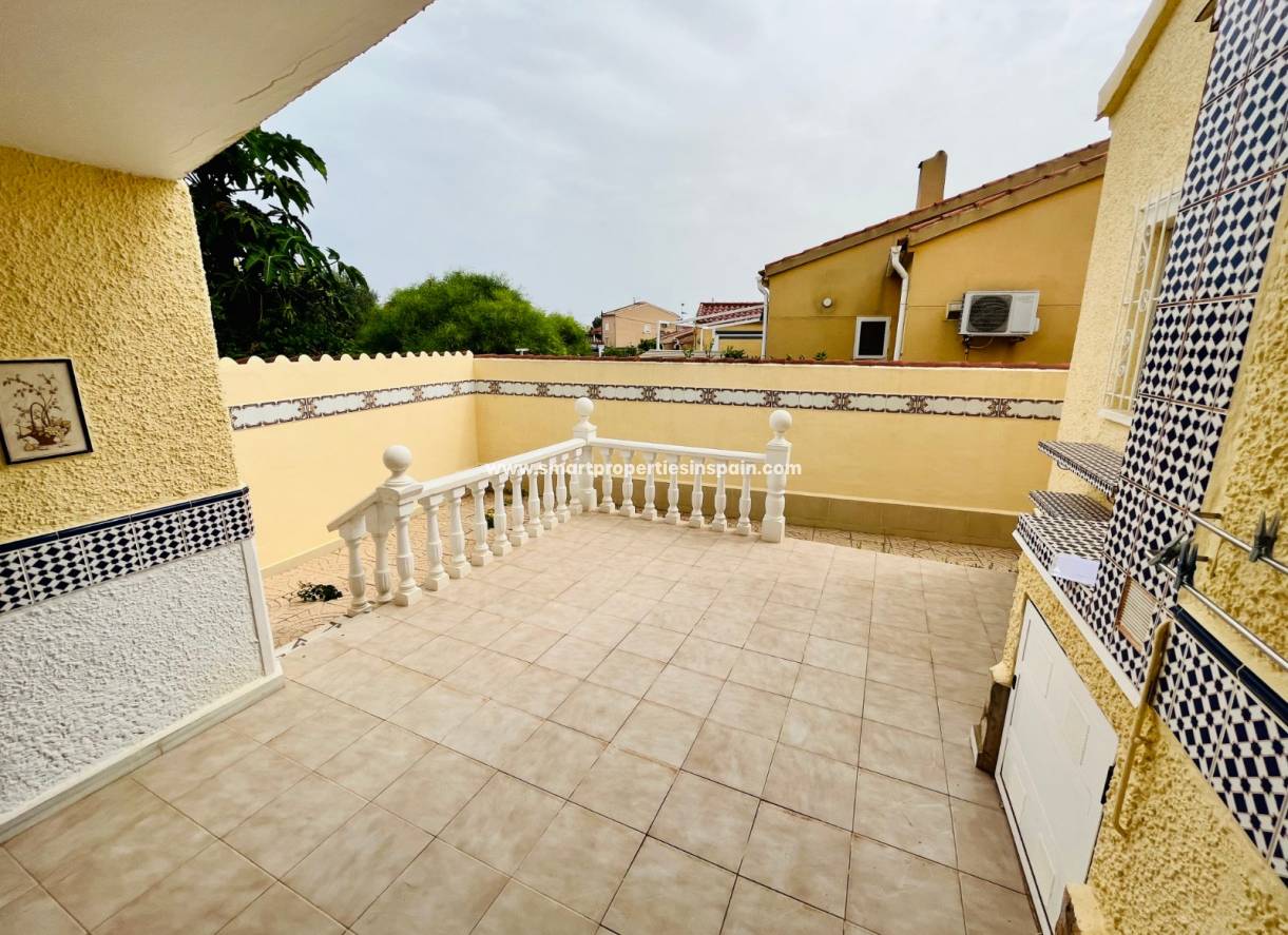 Wederverkoop - Detached Villa - La Marina - Urbanización La Marina