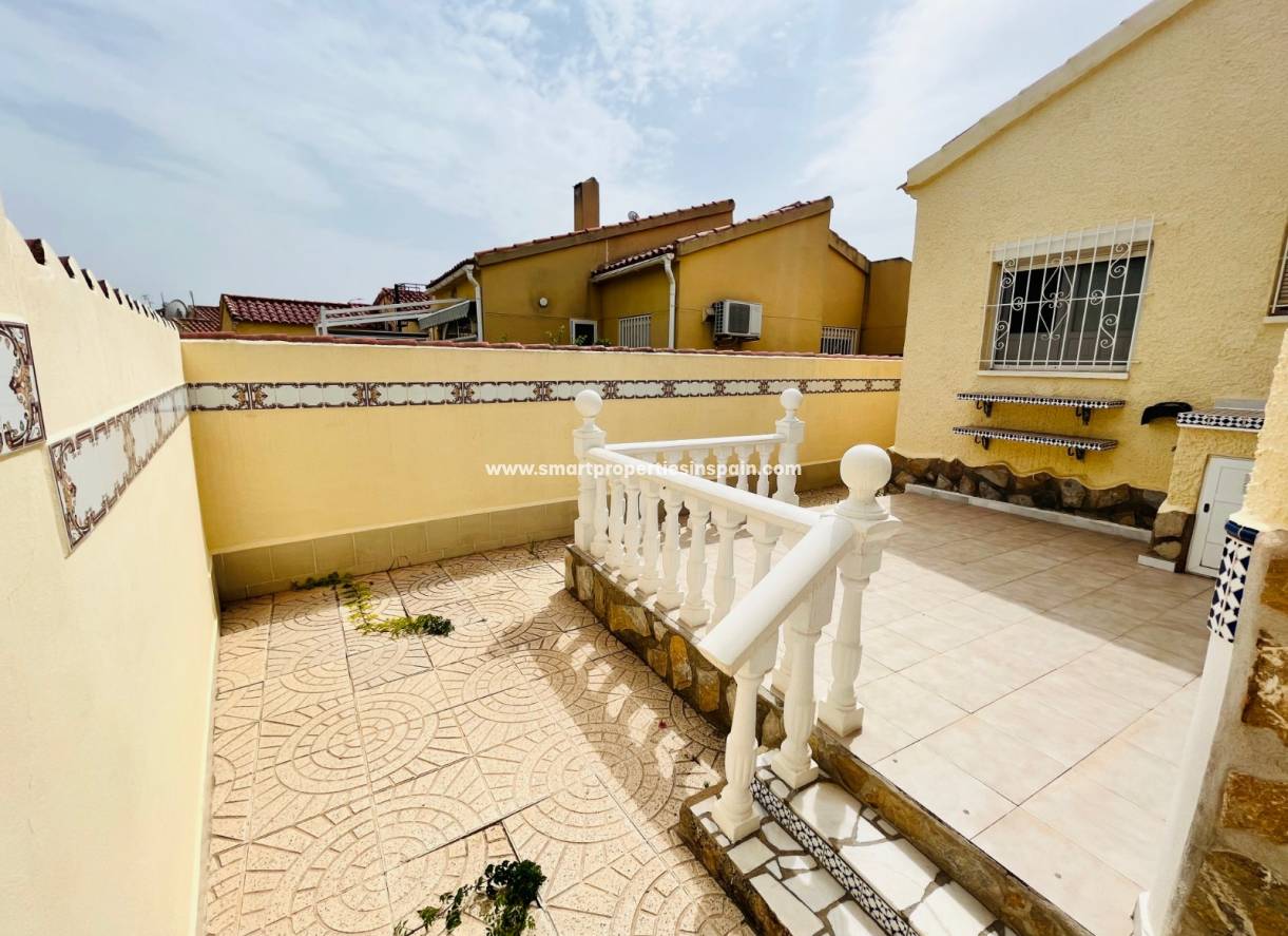 Wederverkoop - Detached Villa - La Marina - Urbanización La Marina