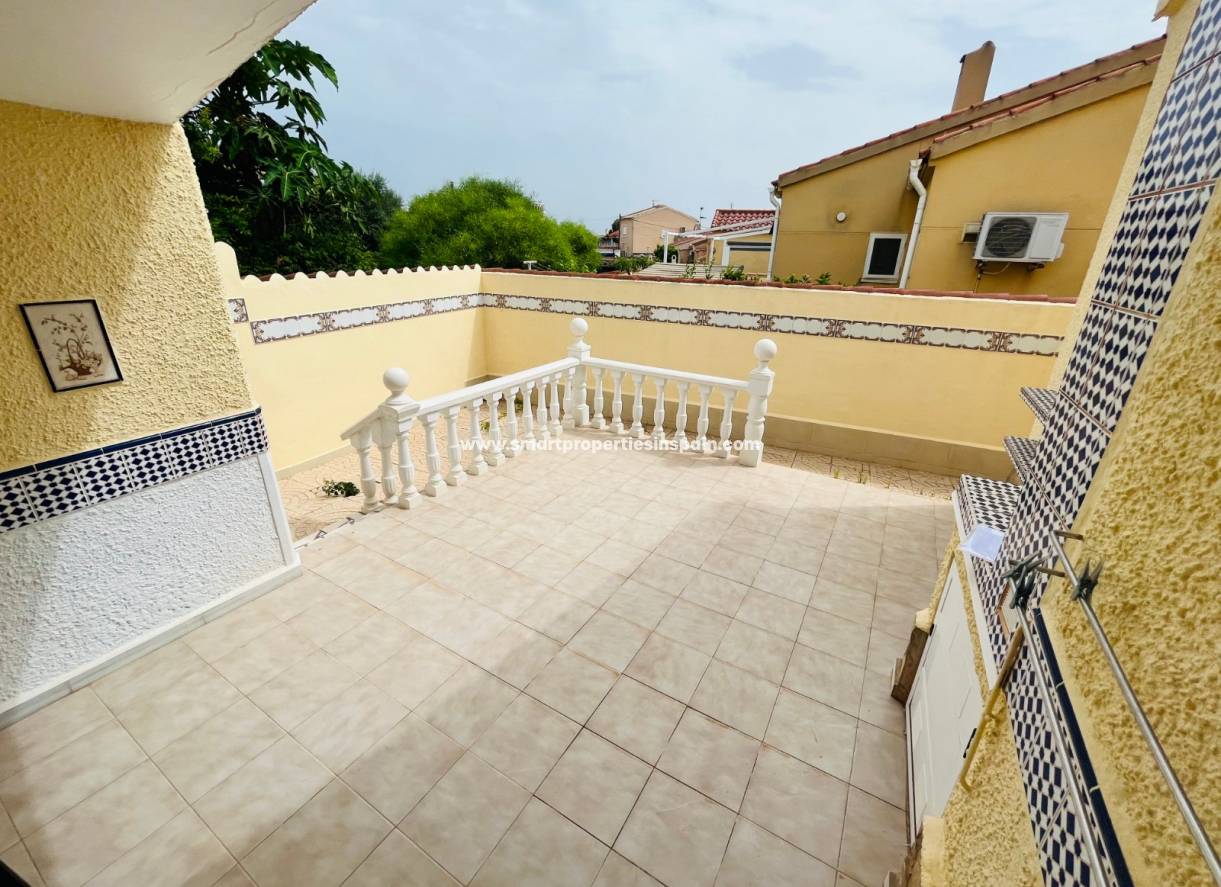 Wederverkoop - Detached Villa - La Marina - Urbanización La Marina