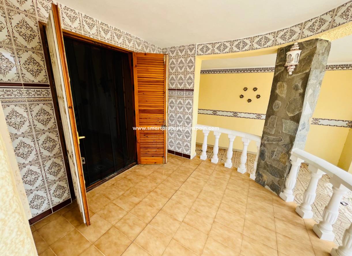 Wederverkoop - Detached Villa - La Marina - Urbanización La Marina