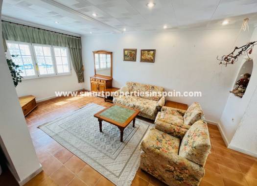 Wederverkoop - Detached Villa - La Marina - Urbanización La Marina