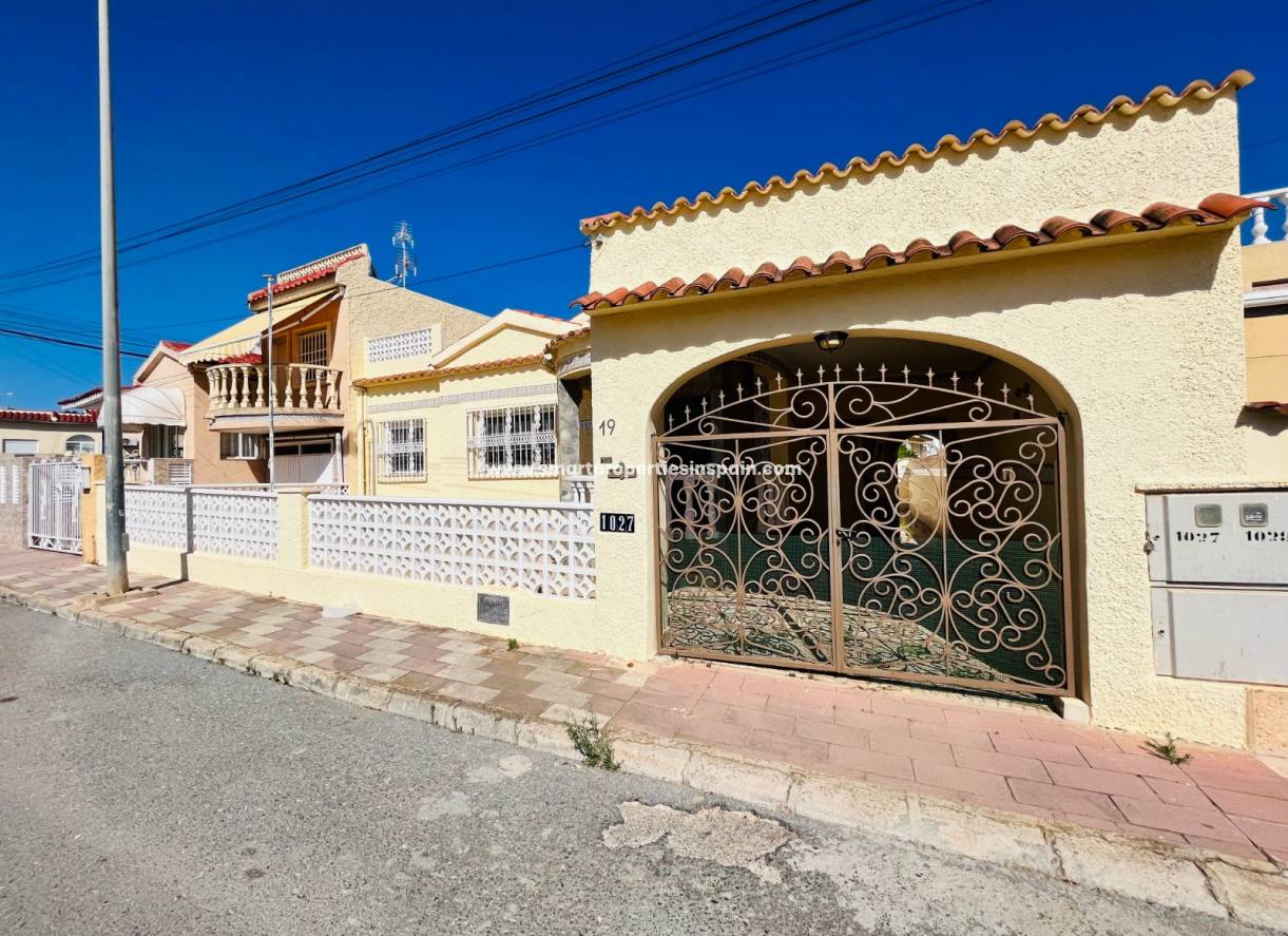 Wederverkoop - Detached Villa - La Marina - Urbanización La Marina
