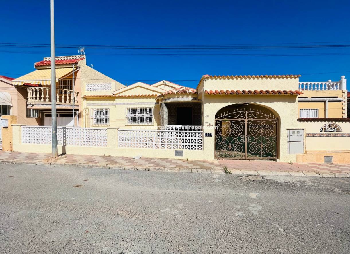 Wederverkoop - Detached Villa - La Marina - Urbanización La Marina