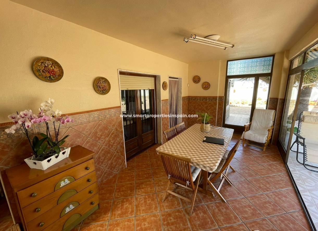 Wederverkoop - Detached Villa - La Marina - Urbanizacion la marina