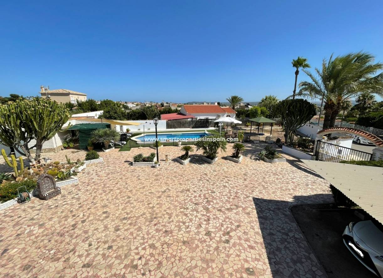 Wederverkoop - Detached Villa - La Marina - Urbanizacion la marina