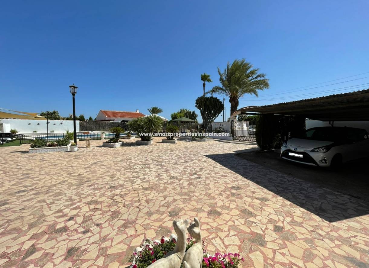 Wederverkoop - Detached Villa - La Marina - Urbanizacion la marina