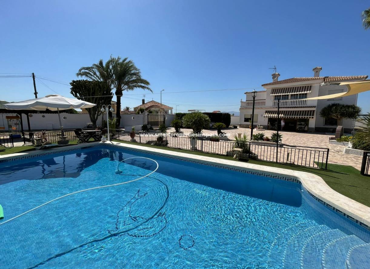 Wederverkoop - Detached Villa - La Marina - Urbanizacion la marina