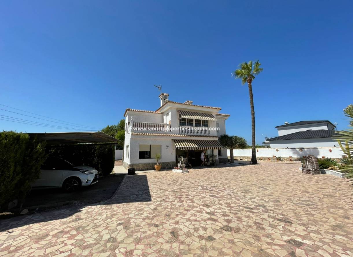Wederverkoop - Detached Villa - La Marina - Urbanizacion la marina