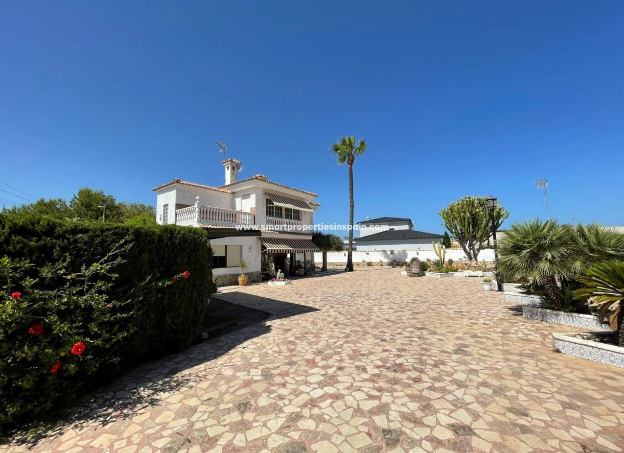 Wederverkoop - Detached Villa - La Marina - Urbanizacion la marina