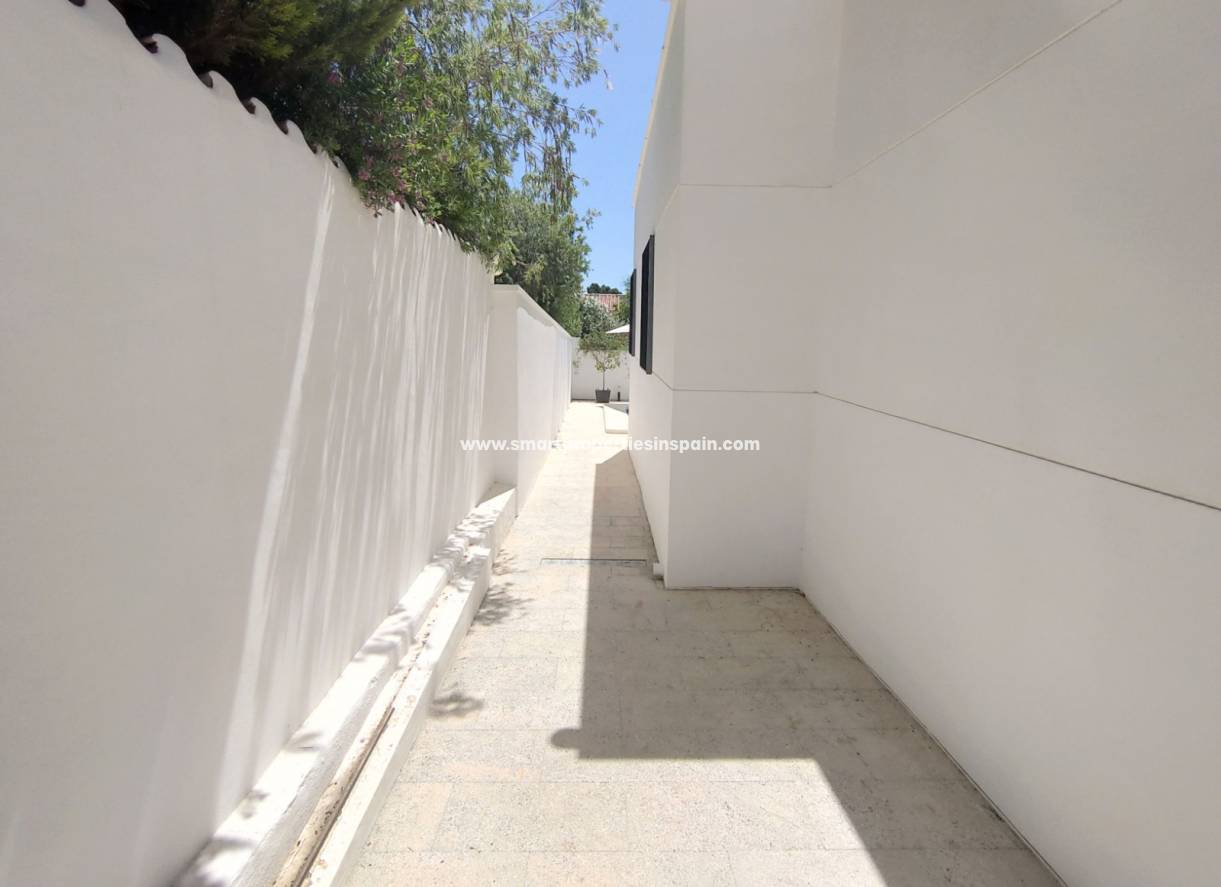 Wederverkoop - Detached Villa - La Marina - Urbanización La Marina