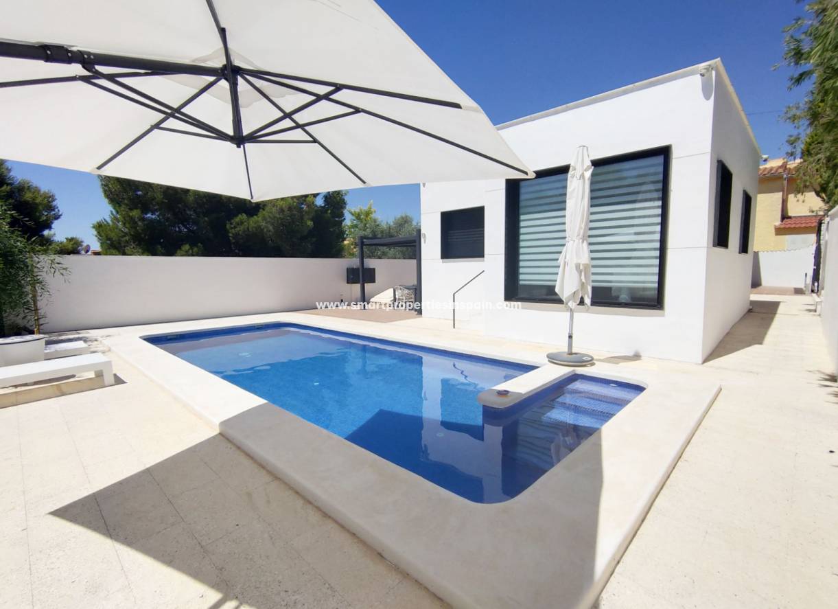 Wederverkoop - Detached Villa - La Marina - Urbanización La Marina