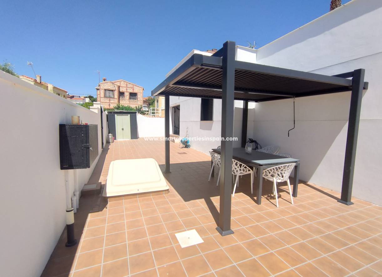 Wederverkoop - Detached Villa - La Marina - Urbanización La Marina