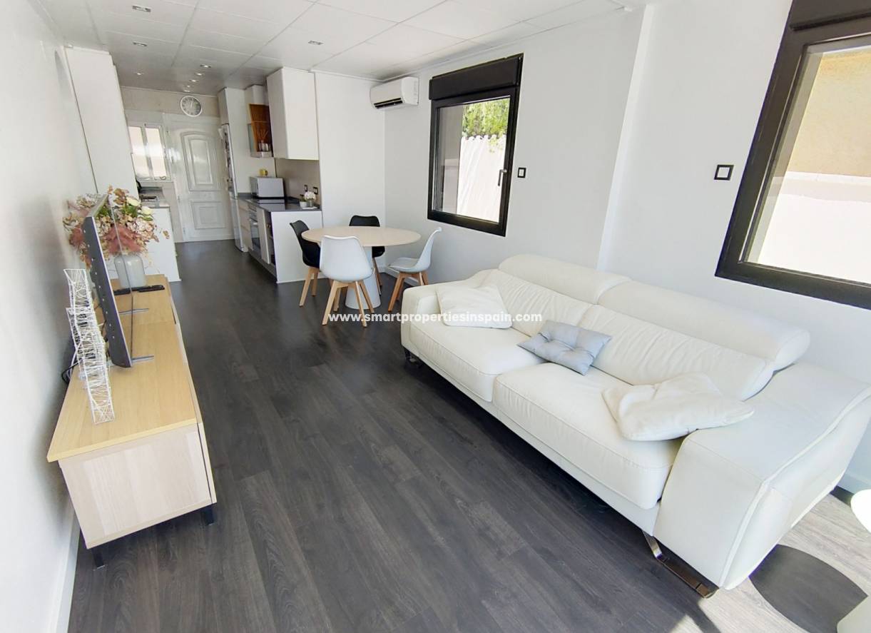 Wederverkoop - Detached Villa - La Marina - Urbanización La Marina