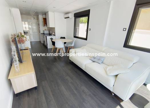 Wederverkoop - Detached Villa - La Marina - Urbanización La Marina