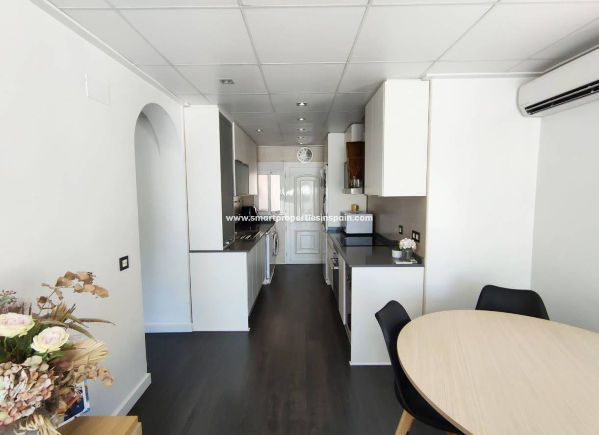 Wederverkoop - Detached Villa - La Marina - Urbanización La Marina