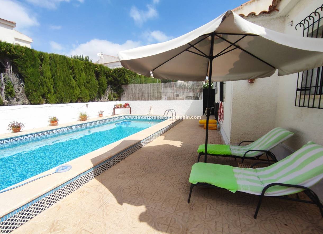 Wederverkoop - Detached Villa - La Marina - Urbanización La Marina