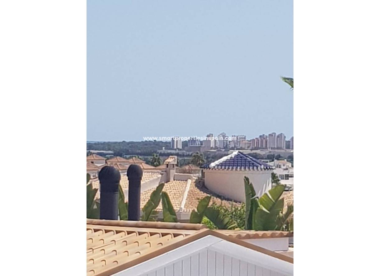 Wederverkoop - Detached Villa - La Marina - Urbanización La Marina