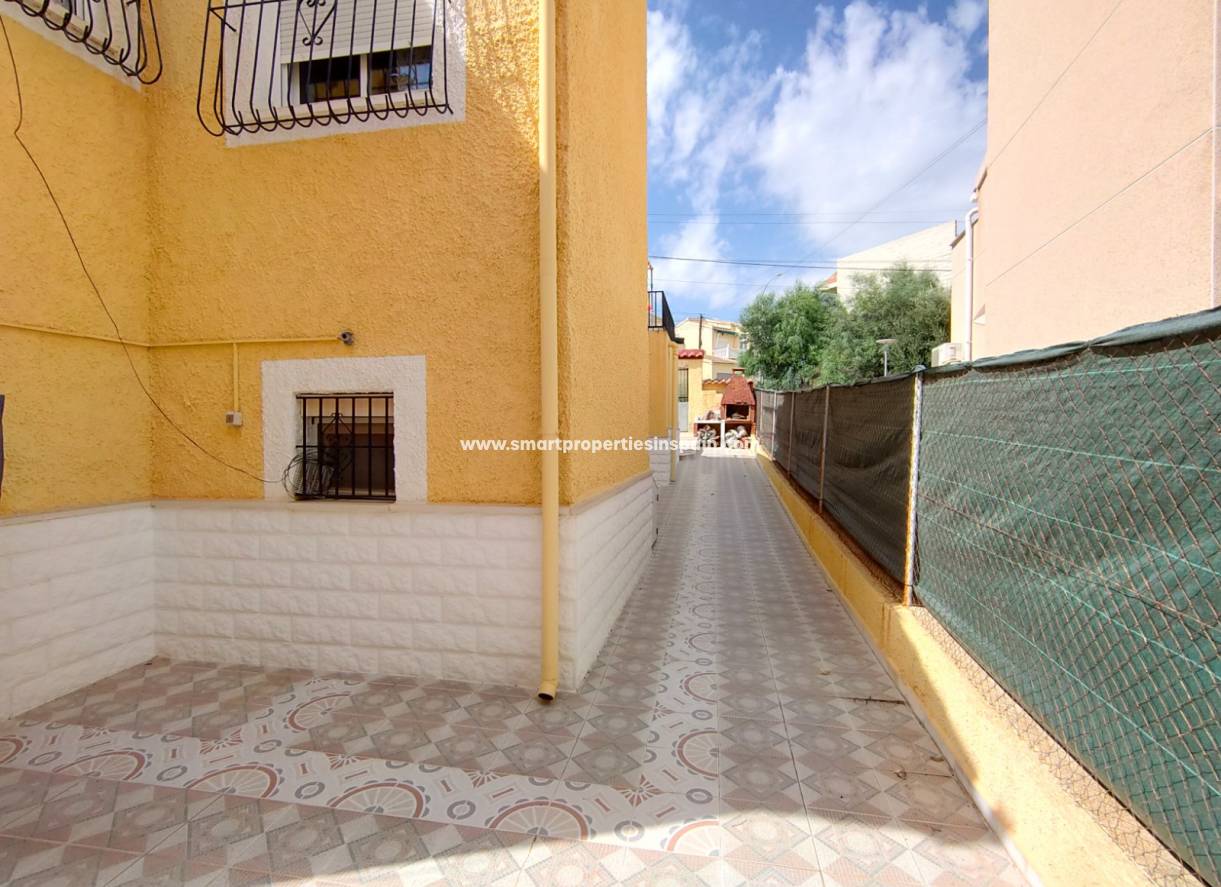 Wederverkoop - Detached Villa - La Marina - Urbanización La Marina