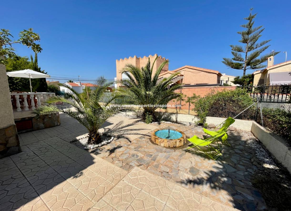 Wederverkoop - Detached Villa - La Marina - Urbanización La Marina