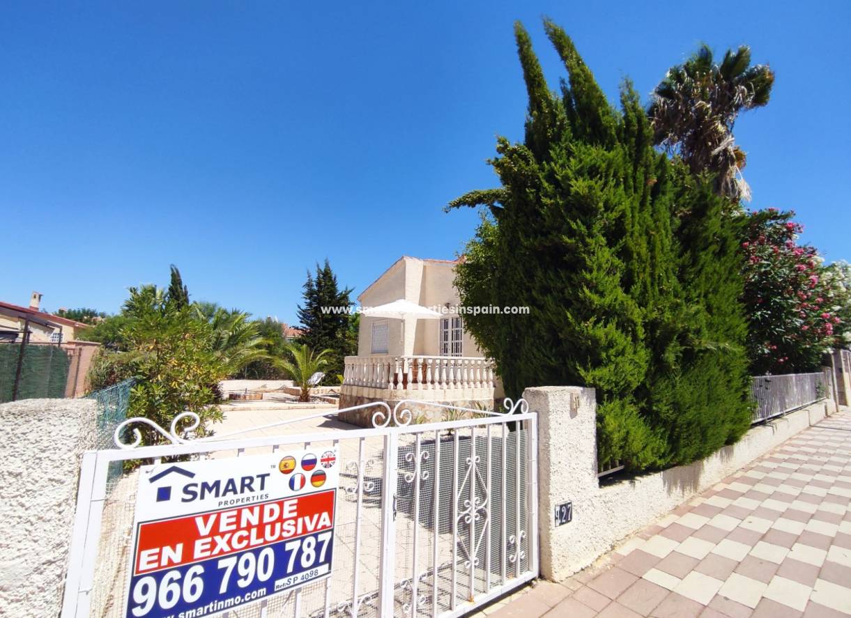 Wederverkoop - Detached Villa - La Marina - Urbanización La Marina