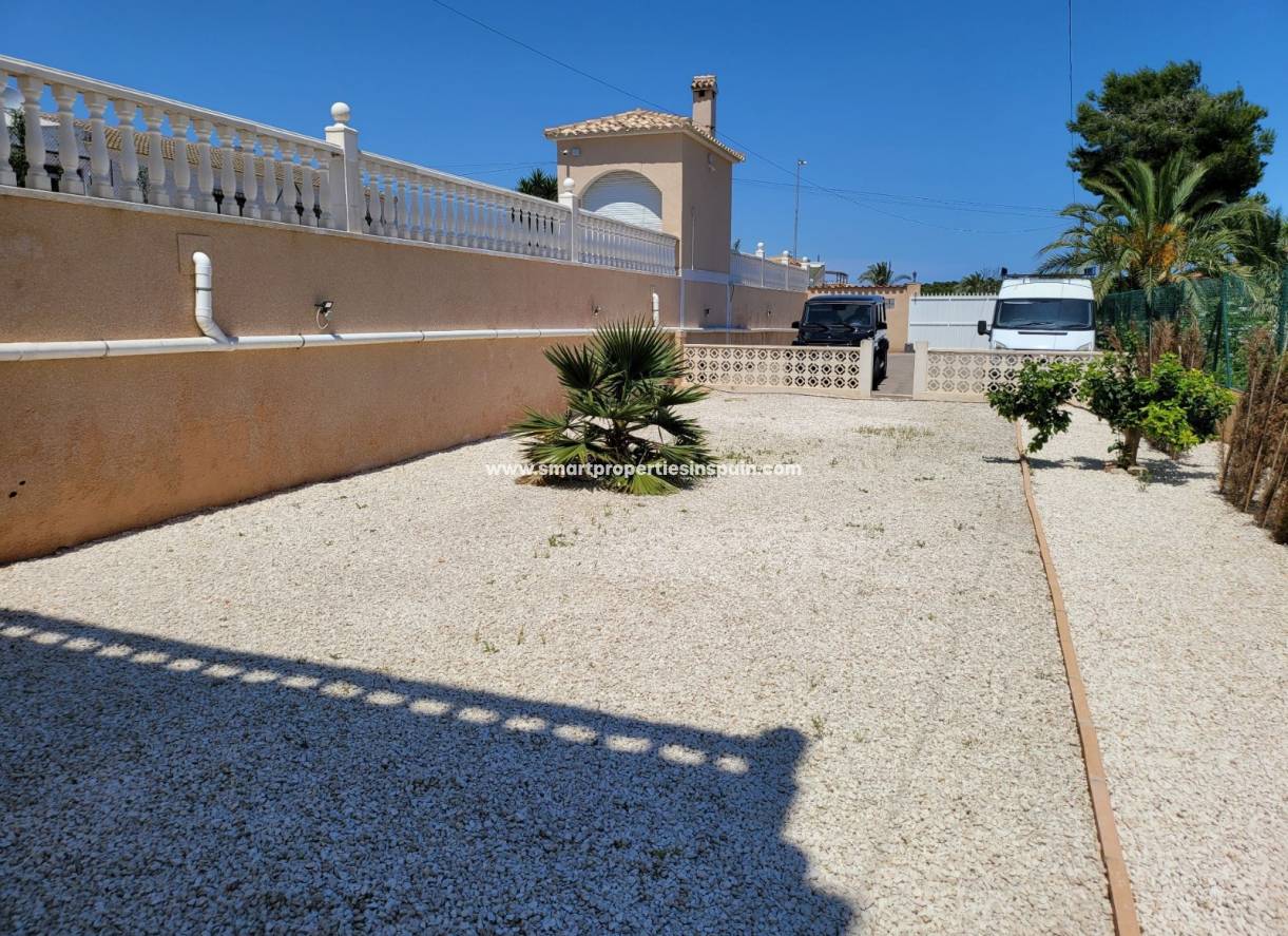 Wederverkoop - Detached Villa - La Marina - Urbanización La Marina