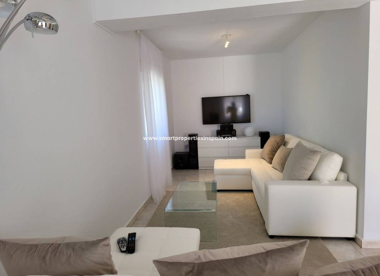 Wederverkoop - Detached Villa - La Marina - Urbanización La Marina