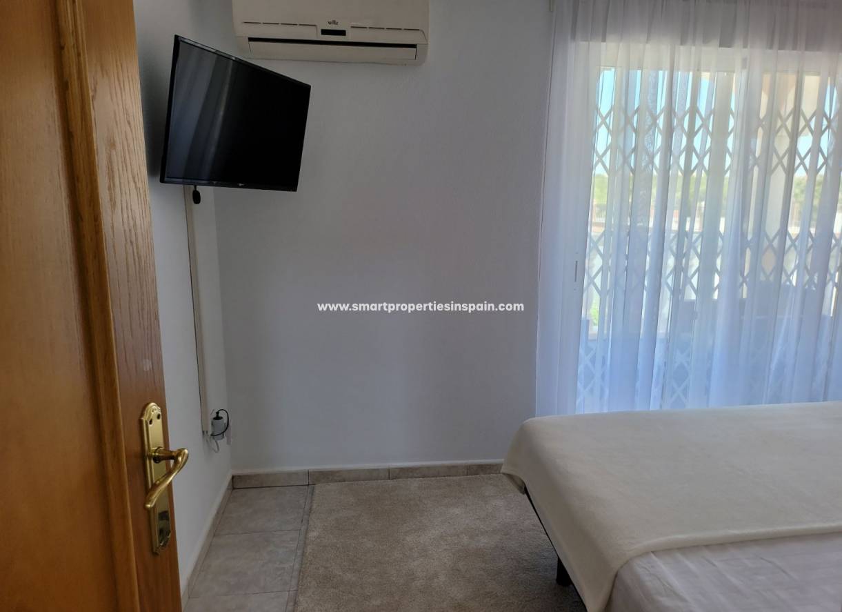 Wederverkoop - Detached Villa - La Marina - Urbanización La Marina