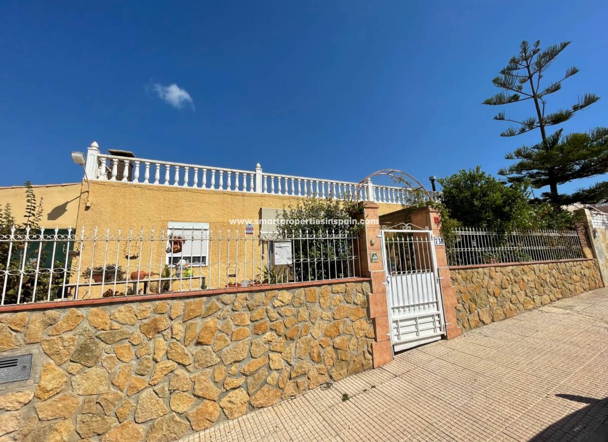 Wederverkoop - Detached Villa - La Marina - Urbanización La Marina