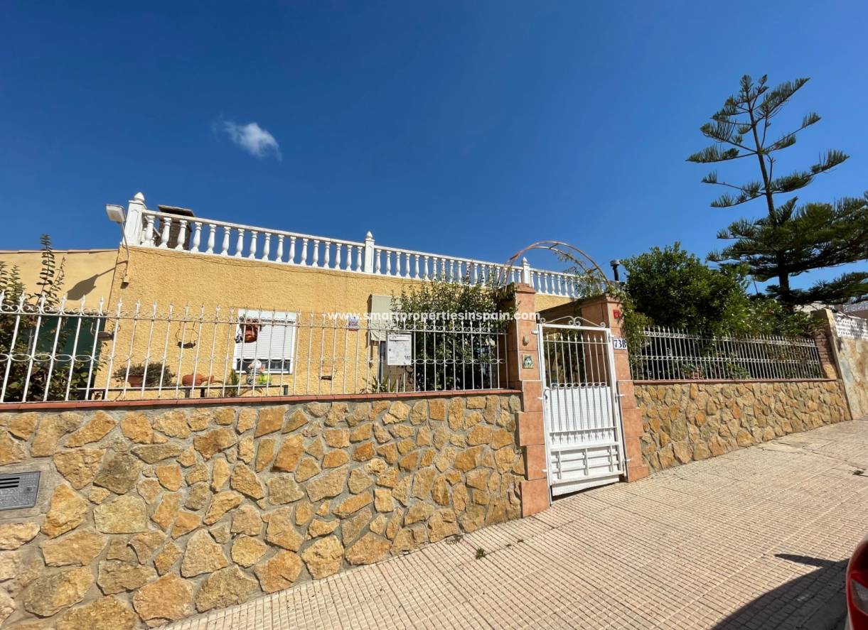Wederverkoop - Detached Villa - La Marina - Urbanización La Marina