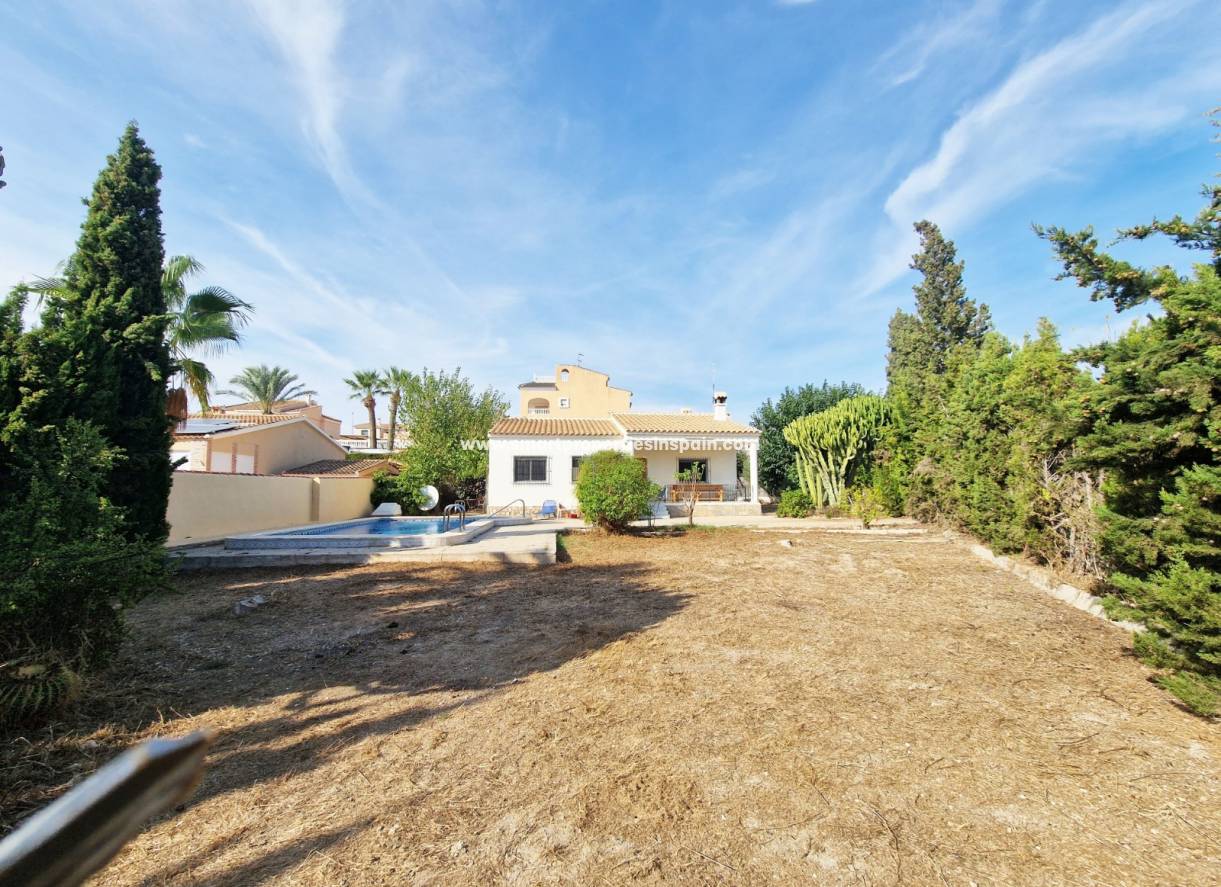 Wederverkoop - Detached Villa - La Marina - Urbanización La Marina