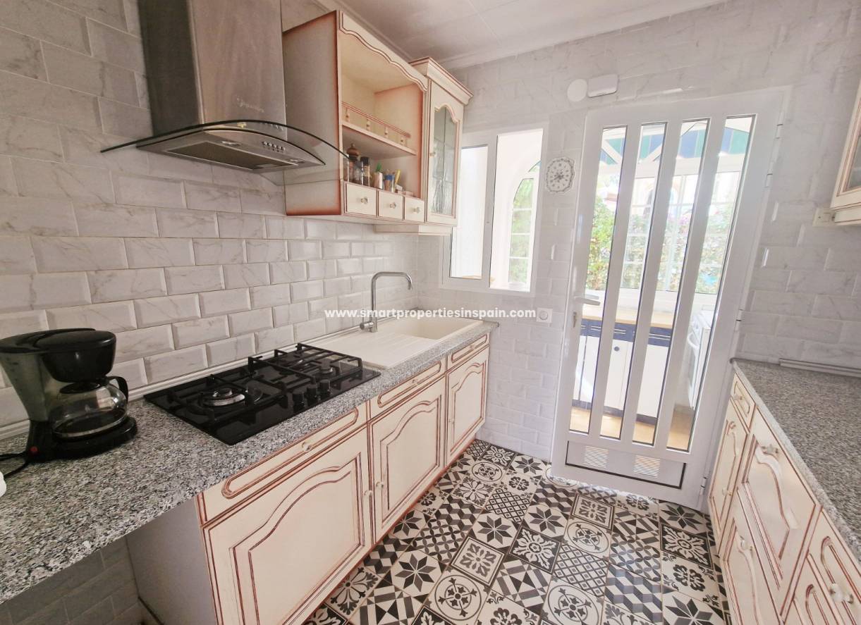 Wederverkoop - Detached Villa - La Marina - Urbanización La Marina